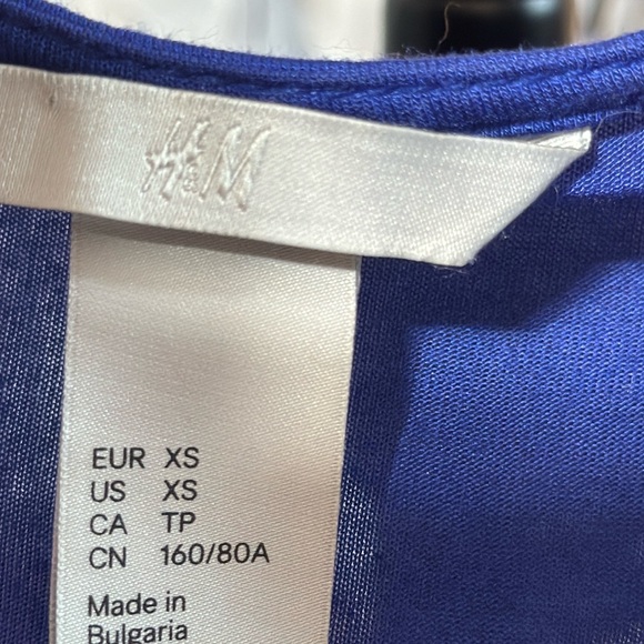 GUC XS H&M Royal Blue Shirt Sleeve Tee Cascading neck, Black sash included - Picture 2 of 2